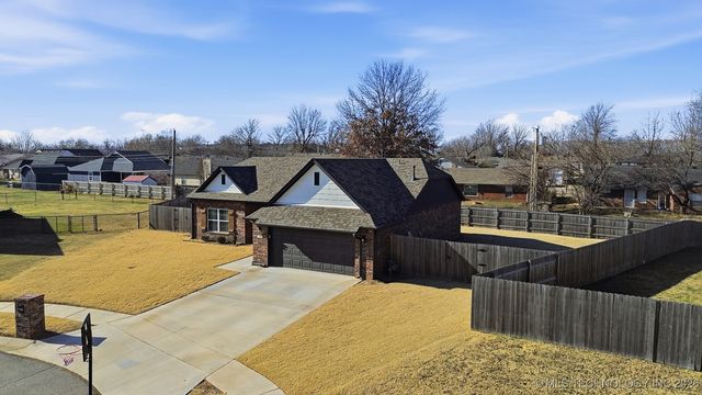 1140 S Javine Avenue, Skiatook, OK 74070