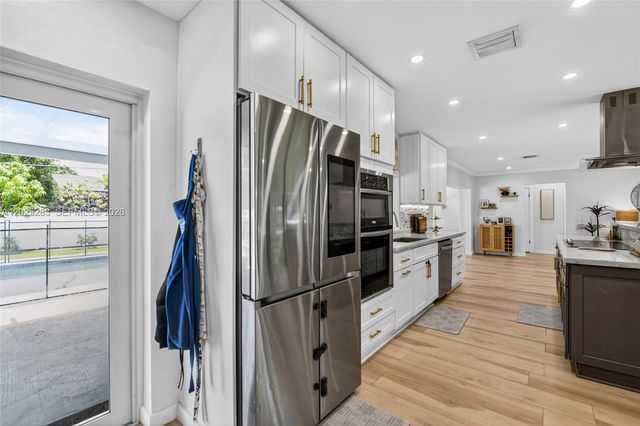 410 SW 55th Ave, Plantation, FL 33317
