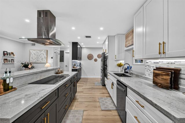 410 SW 55th Ave, Plantation, FL 33317