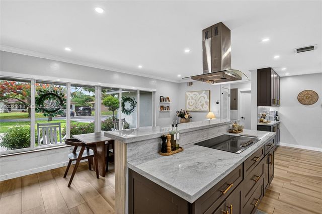 410 SW 55th Ave, Plantation, FL 33317