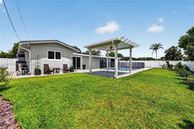 410 SW 55th Ave, Plantation, FL 33317