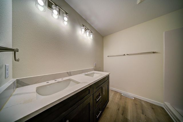 610 Wallgate Avenue, Waterloo, IA 50701