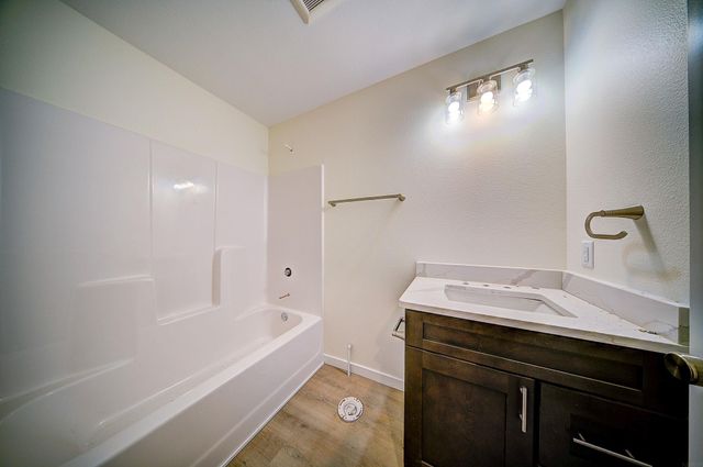 610 Wallgate Avenue, Waterloo, IA 50701