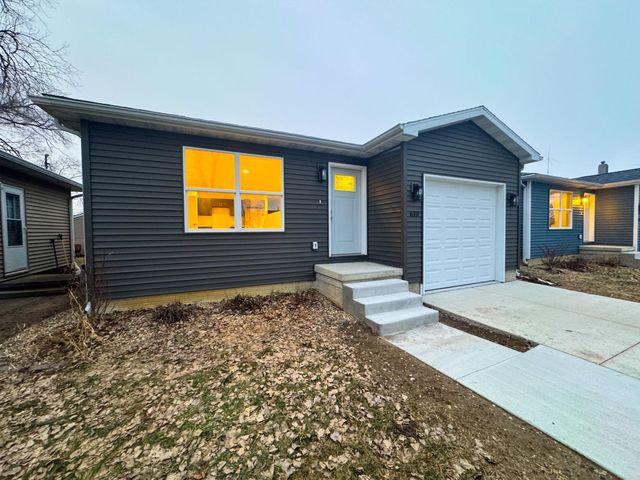 610 Wallgate Avenue, Waterloo, IA 50701