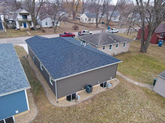 610 Wallgate Avenue, Waterloo, IA 50701