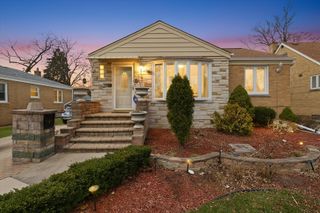 2352 S 2nd Avenue, North Riverside, IL 60546