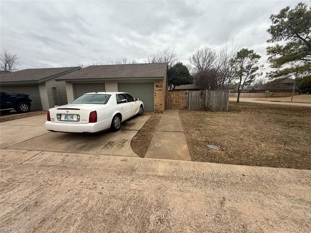 526 Greenlea Chase West Street, Oklahoma City, OK 74170