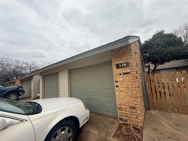526 Greenlea Chase West Street, Oklahoma City, OK 74170