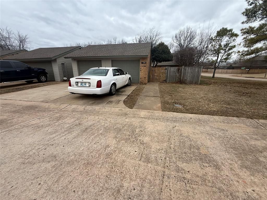 526 Greenlea Chase West Street, Oklahoma City, OK 74170