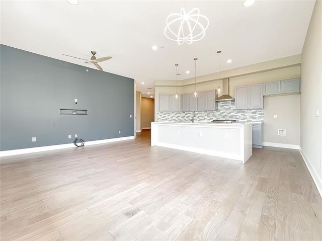 908 Nueces ST 42, Austin, TX 78701