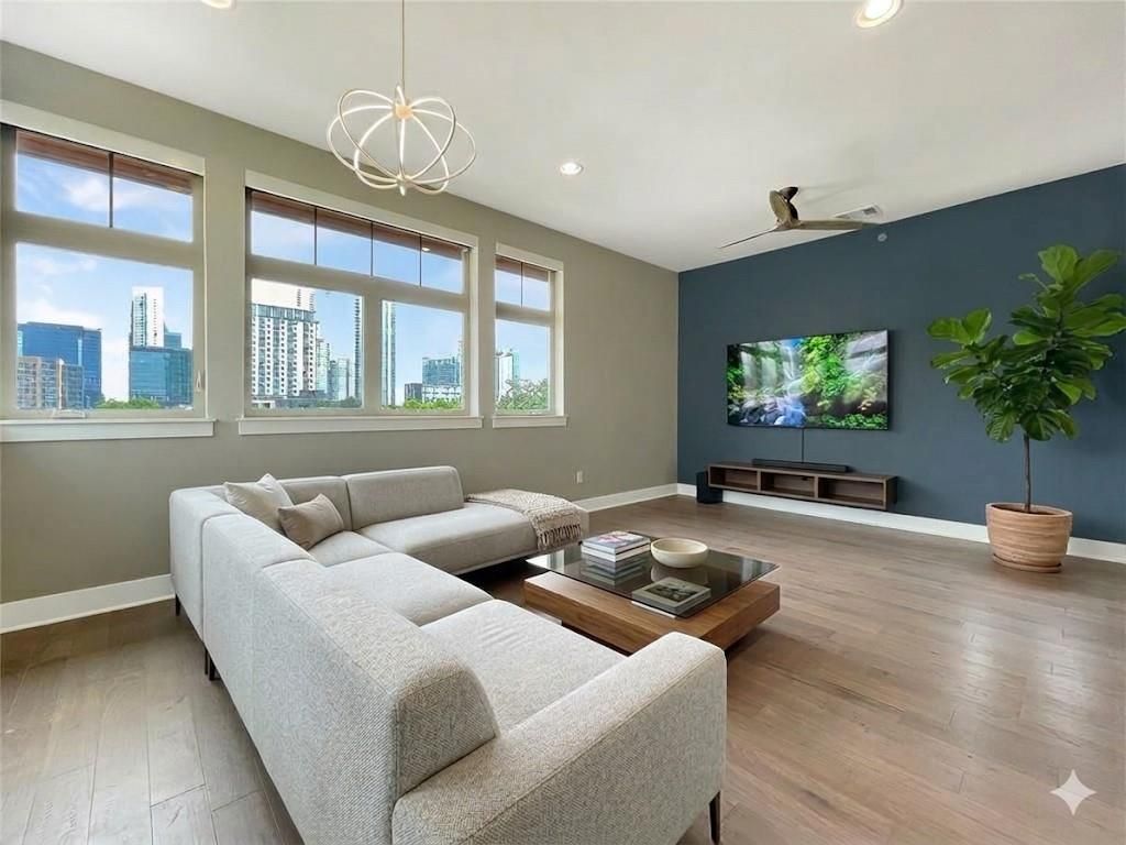 908 Nueces ST 42, Austin, TX 78701