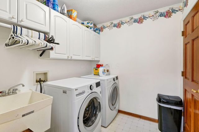 2070 Bryton Drive, Powell, OH 43065