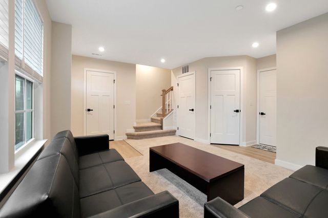 155 Canterbury Way, Lake Zurich, IL 60047