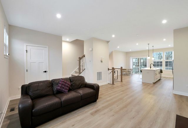 155 Canterbury Way, Lake Zurich, IL 60047