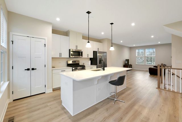 155 Canterbury Way, Lake Zurich, IL 60047