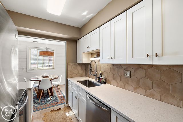 225 Riviera Drive 46, Saint Clair Shores, MI 48080