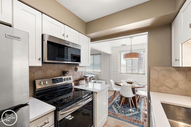 225 Riviera Drive 46, Saint Clair Shores, MI 48080