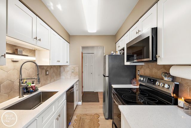 225 Riviera Drive 46, Saint Clair Shores, MI 48080