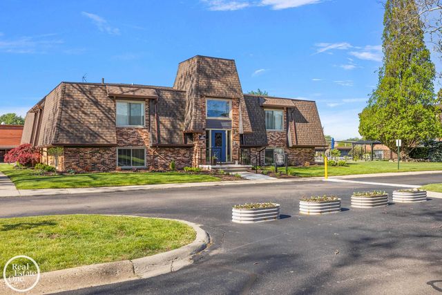 225 Riviera Drive 46, Saint Clair Shores, MI 48080