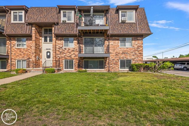 225 Riviera Drive 46, Saint Clair Shores, MI 48080