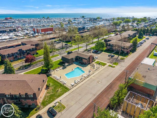 225 Riviera Drive 46, Saint Clair Shores, MI 48080