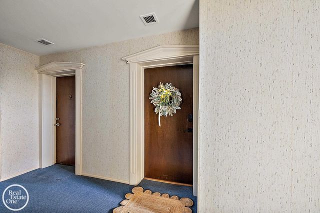 225 Riviera Drive 46, Saint Clair Shores, MI 48080
