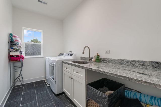 580 Francesca Lane, Roselle, IL 60172