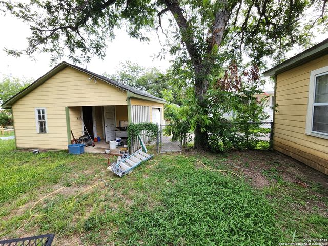 622 cedar, Seguin, TX 78155