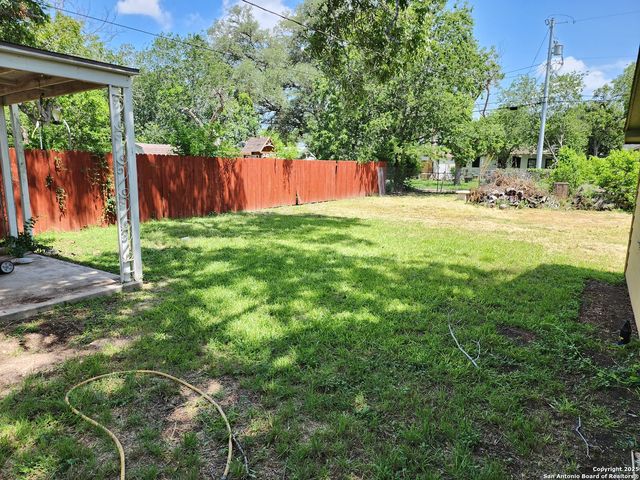 622 cedar, Seguin, TX 78155