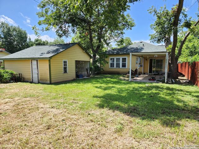 622 cedar, Seguin, TX 78155