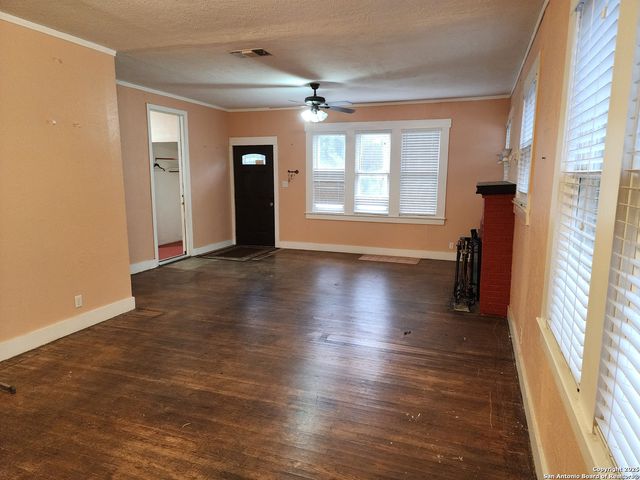 622 cedar, Seguin, TX 78155