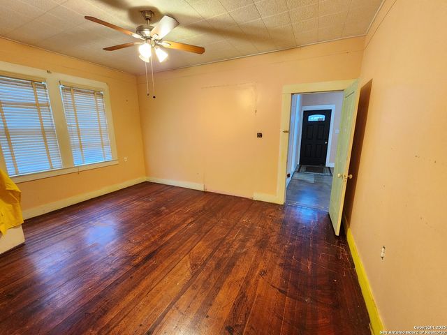 622 cedar, Seguin, TX 78155