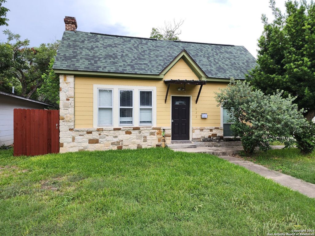 622 cedar, Seguin, TX 78155