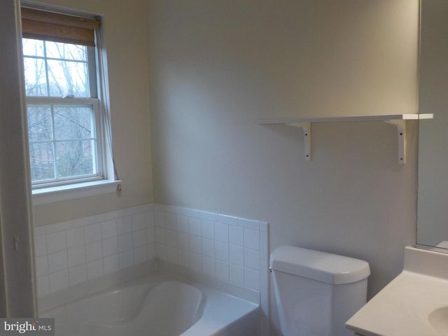 703 KINGS CREST DR, Stafford, VA 22554