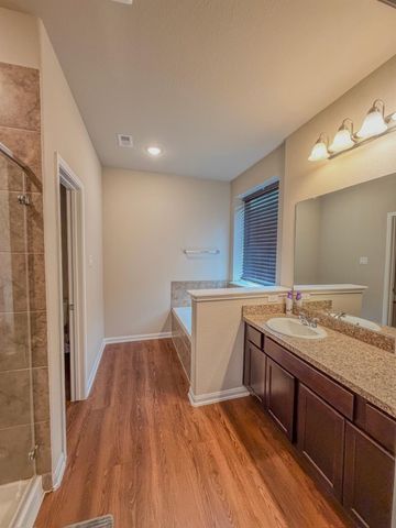 101 White Wing Lane, Sealy, TX 77474