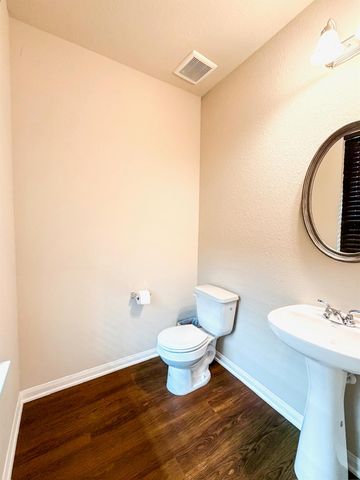 101 White Wing Lane, Sealy, TX 77474