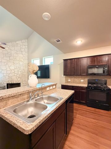 101 White Wing Lane, Sealy, TX 77474