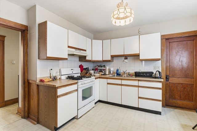 58-60 Orvis Rd, Arlington, MA 02474