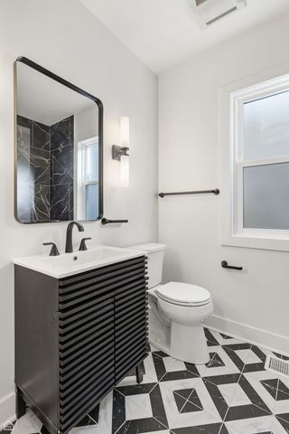 5525 W Berenice Avenue, Chicago, IL 60641