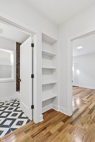 5525 W Berenice Avenue, Chicago, IL 60641