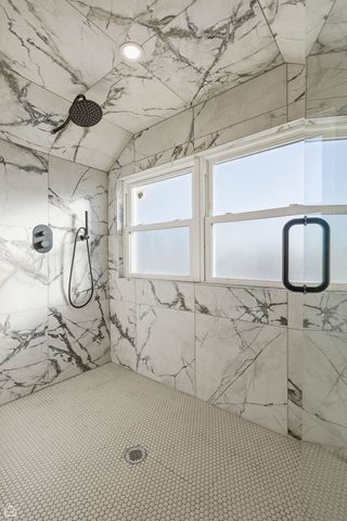 5525 W Berenice Avenue, Chicago, IL 60641