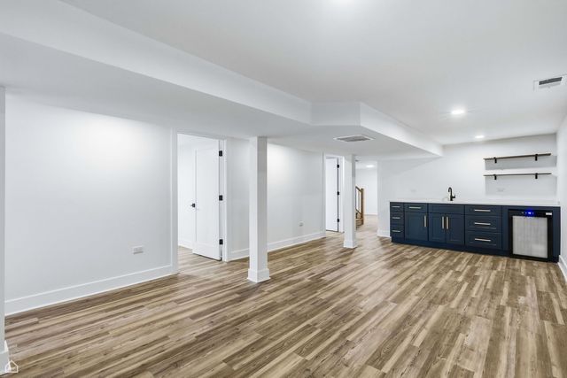 5525 W Berenice Avenue, Chicago, IL 60641