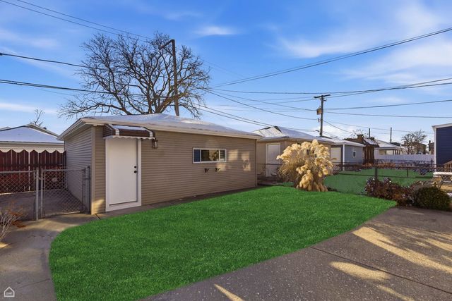 5525 W Berenice Avenue, Chicago, IL 60641