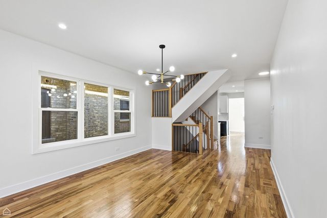 5525 W Berenice Avenue, Chicago, IL 60641