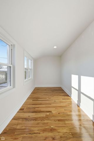 5525 W Berenice Avenue, Chicago, IL 60641