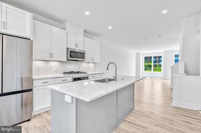11236 BUNSEN ST, Reston, VA 20190