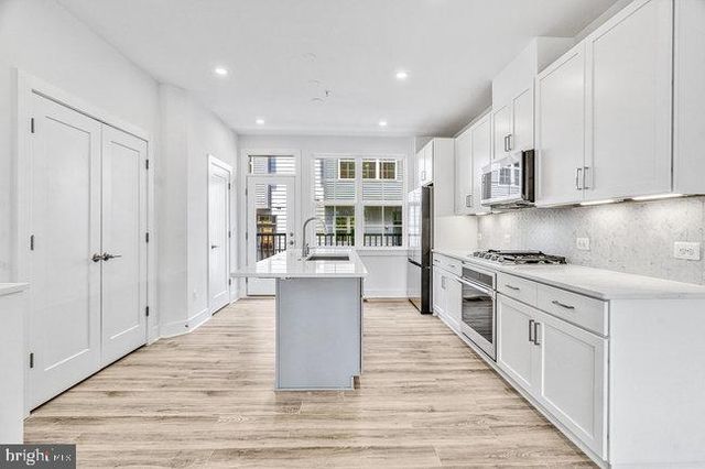 11236 BUNSEN ST, Reston, VA 20190