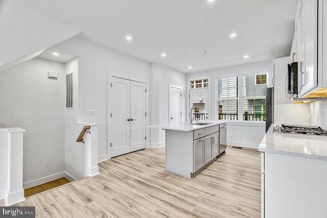 11236 BUNSEN ST, Reston, VA 20190