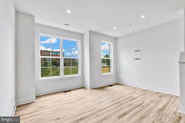 11236 BUNSEN ST, Reston, VA 20190