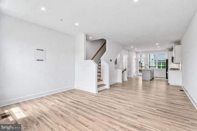 11236 BUNSEN ST, Reston, VA 20190